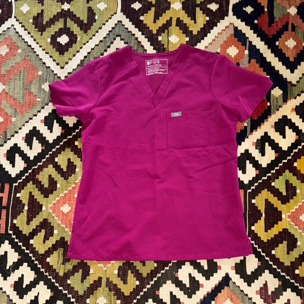 Figs Scrub set V-Neck Top & Zamora joggers in Dark Magenta. Small Regular.